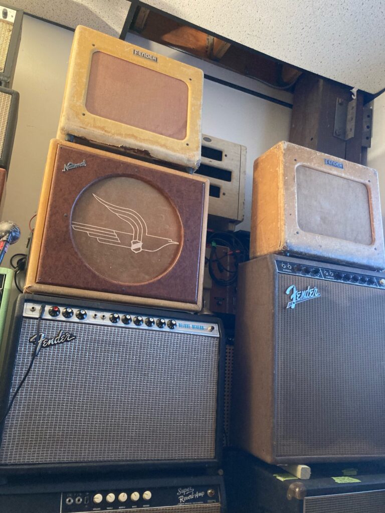 https://www.drulore.com/dru-lore-vintage-amps/pictures/